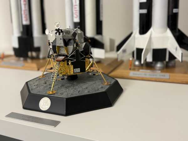 Enlarged view: Lunar Lander model