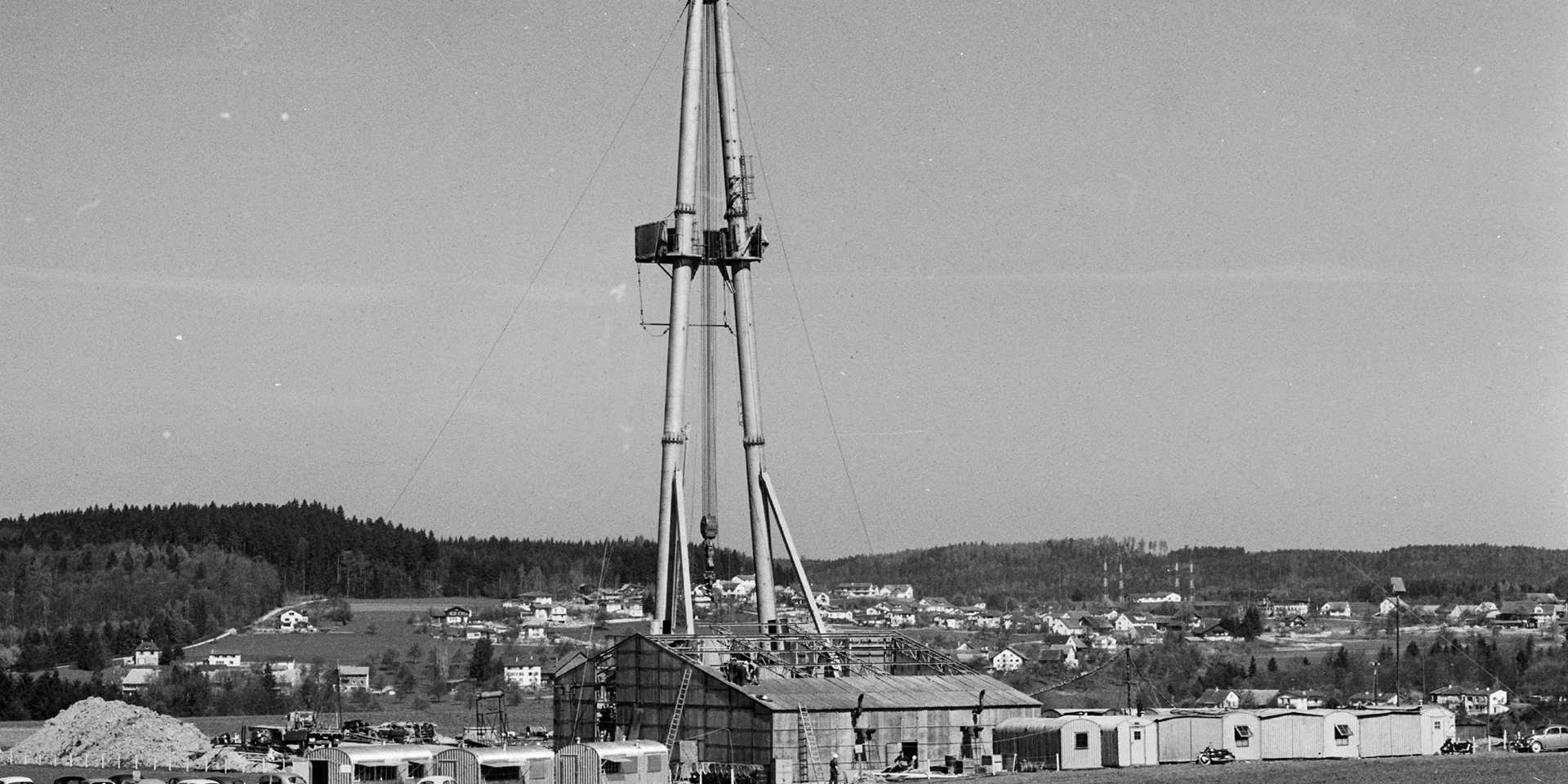 Oil derrick