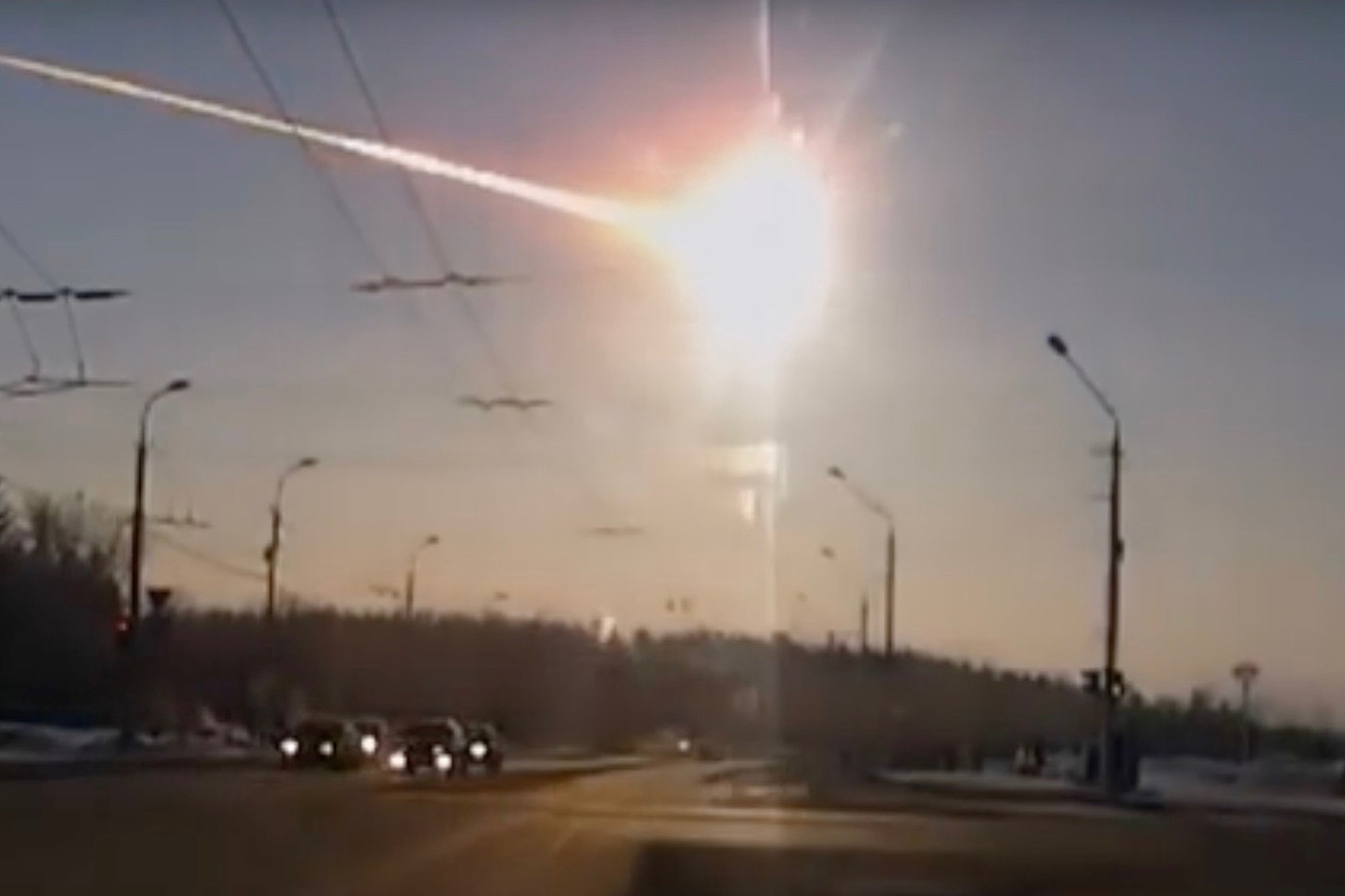 Vergrösserte Ansicht: Meteor von Chelyabinsk, 15. Februar 2013 (Foto: YouTube)