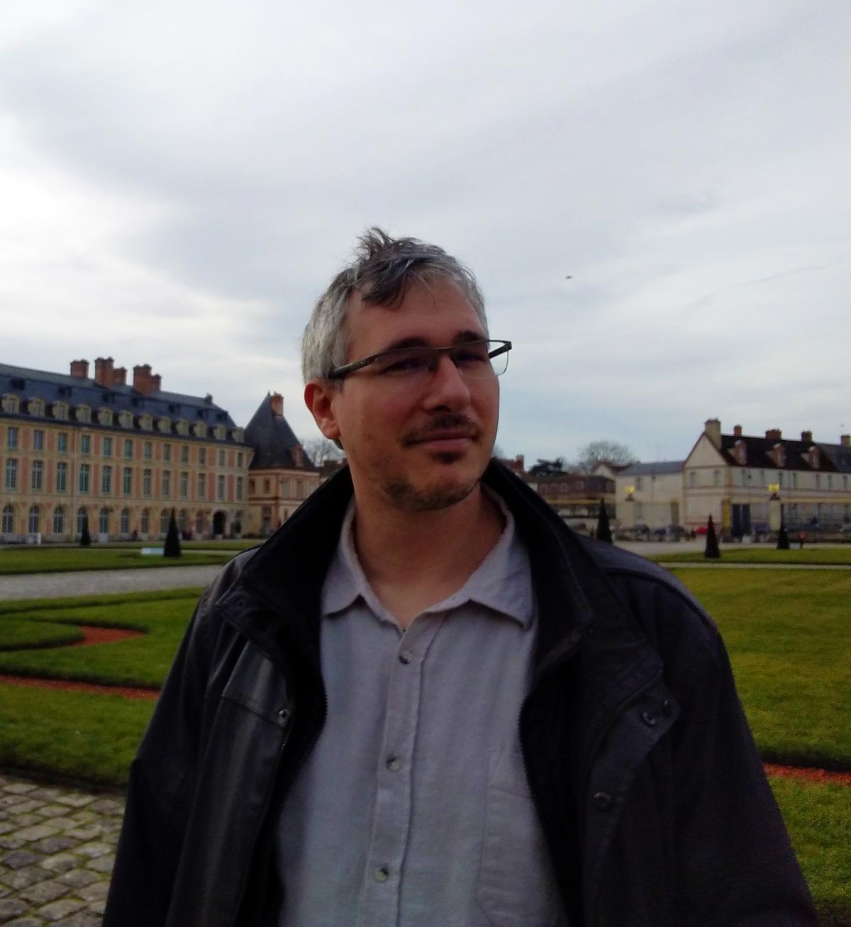 Dr.  Cédric Gillmann